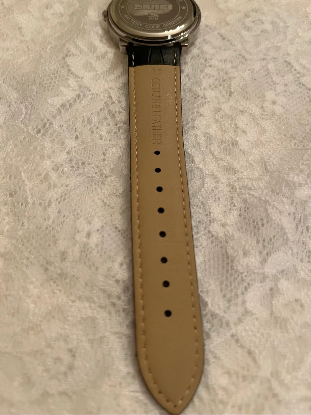 SKMEI Black Dial Modern Analog-Style Watch with Leather Strap